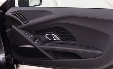 Audi R8 V10 Performance Carbon Black 17