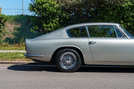 Aston Martin DB6 Mark II 11