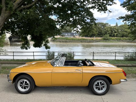 MG B ROADSTER 73