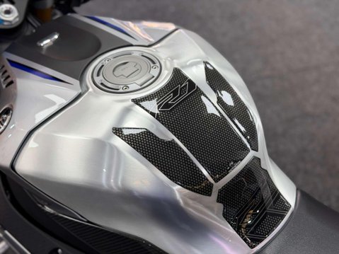 Yamaha R1M 1000 Super Sports Petrol Manual (200 ps) 17