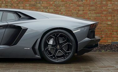 Lamborghini Aventador LP 700-4 15