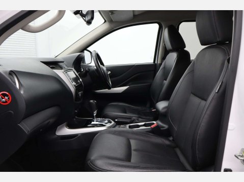 Nissan Navara 2.3 Navara Tekna dCi Auto 4WD 5dr 37