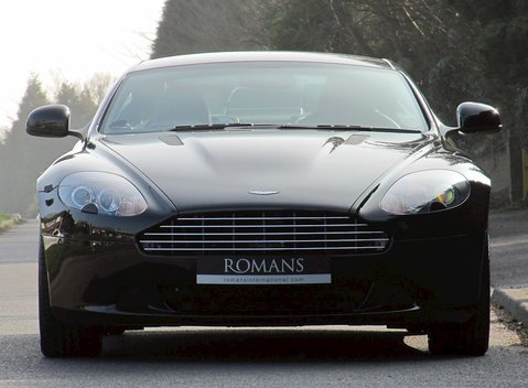 Aston Martin DB9 Carbon Black Edition 5
