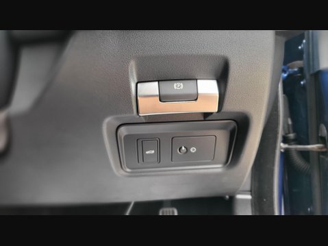 Jaguar XE R-DYNAMIC BLACK MHEV 20