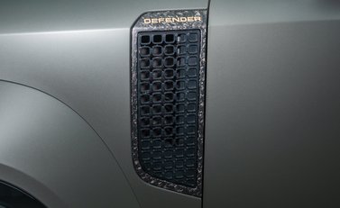 Land Rover Defender 110 OCTA EDITION ONE 42