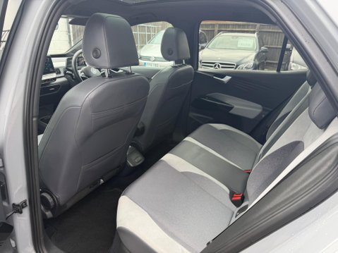 Volkswagen ID.3 Pro Performance 58kWh Family Auto 5dr 52