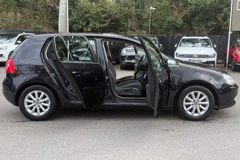 Volkswagen Golf BLUEMOTION MATCH TDI -DEMO +1 OWNER -19 SERVICES -£35 ROAD TAX -SUNROOF 23