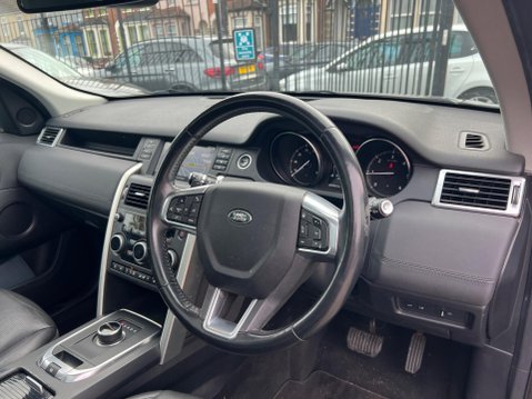 Land Rover Discovery Sport 2.0 TD4 HSE Black Auto 4WD Euro 6 (s/s) 5dr 17
