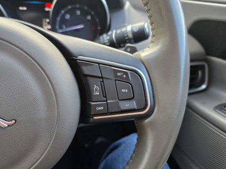 Jaguar XE 2.0d Prestige Auto Euro 6 (s/s) 4dr 35