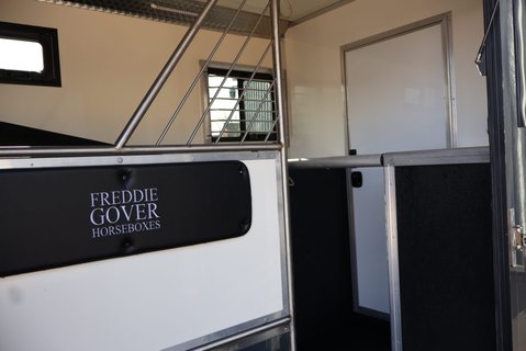 Renault Master 3.5 ton Coach Built Freddie Gover Horsebox with uprated suspension alloys  20