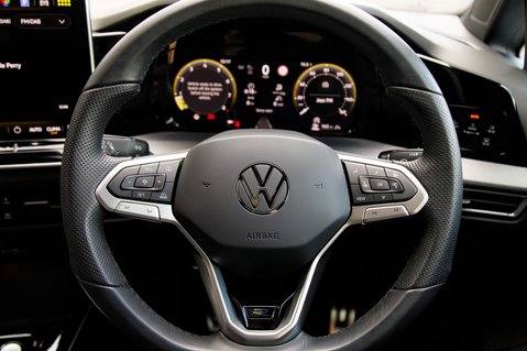 Volkswagen Golf BLACK EDITION TSI 15