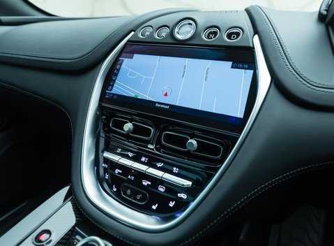 Aston Martin DBX 707 23