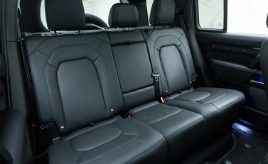 Land Rover Defender 110 V8 12