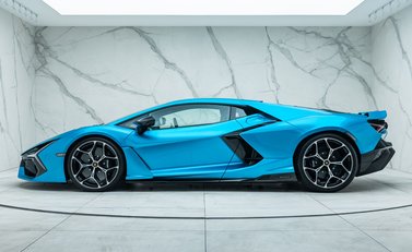 Lamborghini Revuelto 5