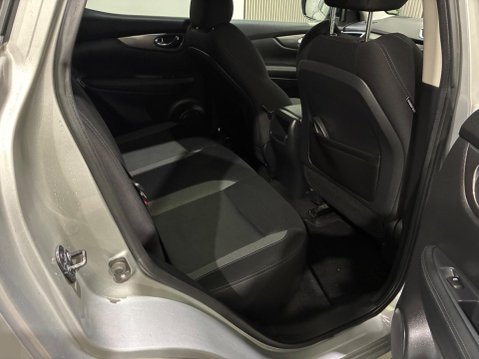 Nissan Qashqai 1.5 dCi N-Connecta Euro 6 (s/s) 5dr 31