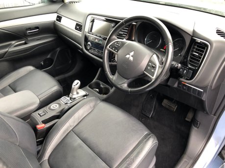 Mitsubishi Outlander 2.0 PHEV GX 4H 5dr Automatic Plug in Hybrid £20 tax 2