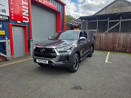 Toyota Hilux INVINCIBLE 4WD D-4D DCB