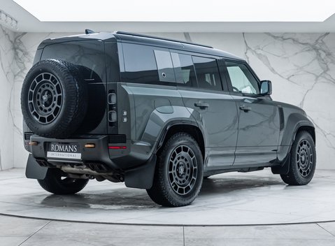 Land Rover Defender OCTA EDITION ONE 3