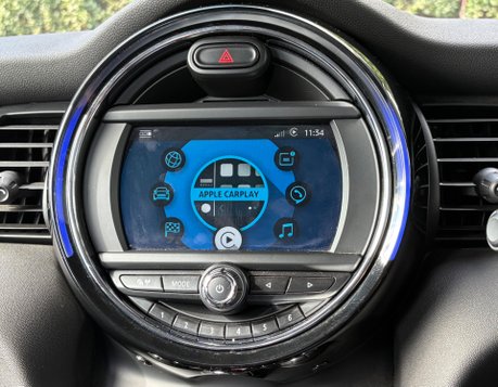 Mini Hatch Cooper 1,5 Petrol Manual Pepper Nav 5 door - APPLE CARPLAY - REAR PARK 13