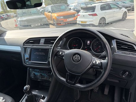 Volkswagen Tiguan 2.0 Tiguan SE Nav TDI BlueMotion Technology 4Motion 4WD 5dr 9