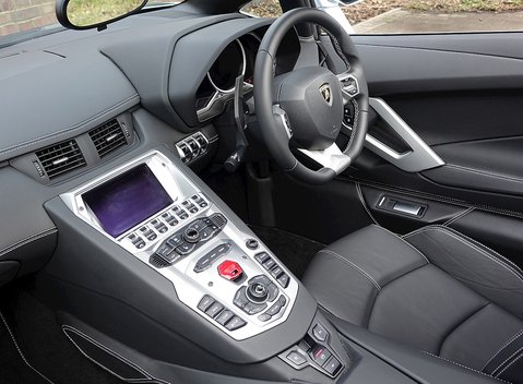 Lamborghini Aventador LP 700-4 Roadster 8