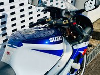 Suzuki GSX-R GSXR 1000 K1 16