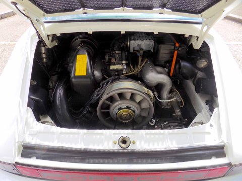 Porsche 911 CARRERA 3.2 TARGA 17