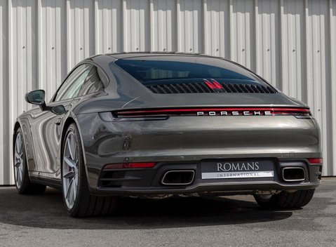 Porsche 911 Carrera (992) 3