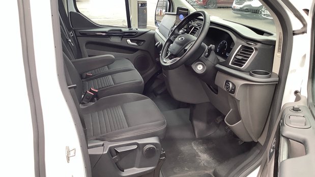 Ford Transit Custom SWB L1H1 Low Roof Limited 280 Air Con Alloys Sensors EURO 6 9