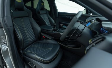 Aston Martin DBX 707 14