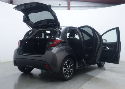 Toyota Yaris 1.5 Yaris Design HEV CVT 5dr 57