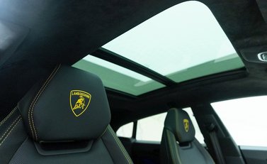 Lamborghini Urus 12