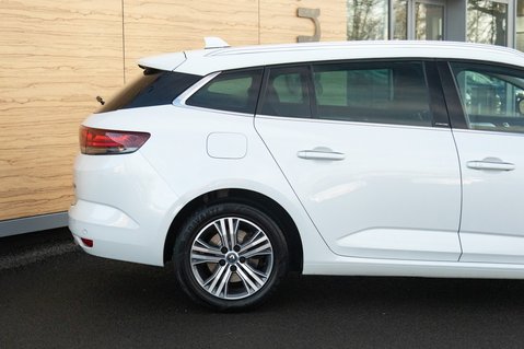 Renault Megane ICONIC E-TECH 7