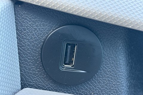 Vauxhall Movano F3500 125 ps Cdti Luton with Tail Lift & Air Con - Direct from MOD 24