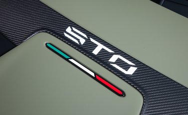 Lamborghini Huracan LP640-2 STO 33