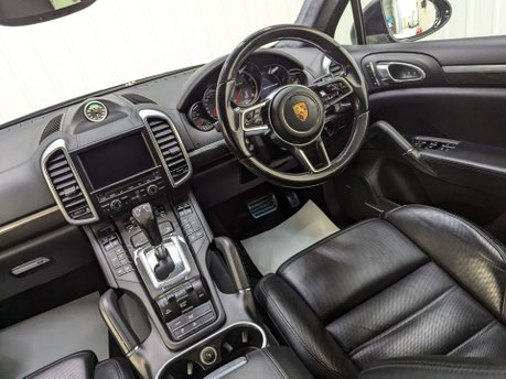 Porsche Cayenne 4.8 Cayenne V8 T Tiptronic S 4WD 5dr 68