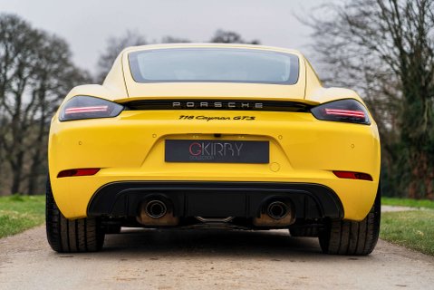 Porsche 718 Cayman GTS 23