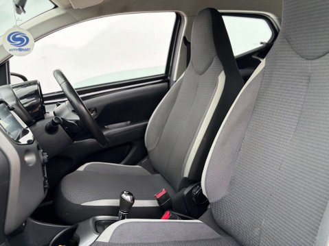 Toyota Aygo 1.0 Aygo X-Play TSS VVT-i CVT 5dr 55