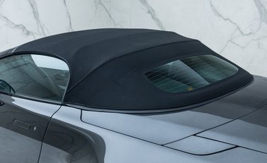 Aston Martin V12 Vantage S ROADSTER 38