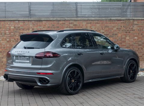 Porsche Cayenne GTS 7