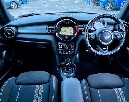 Mini Hatch 1.5 Cooper Sport Auto 3dr 2