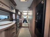 Elddis Majestic 254 2 Belt|4 Berth|Transverse Island Bed|Kitchen|Bathroom|Large Fridge Freezer 9