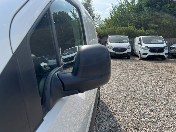 Peugeot Partner SWB (SOLD) L1H1 Low Roof Professional Air Con Sensors Cam EURO 6 NO VAT 20