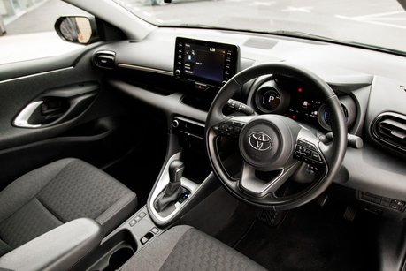 Toyota Yaris DESIGN FHEV