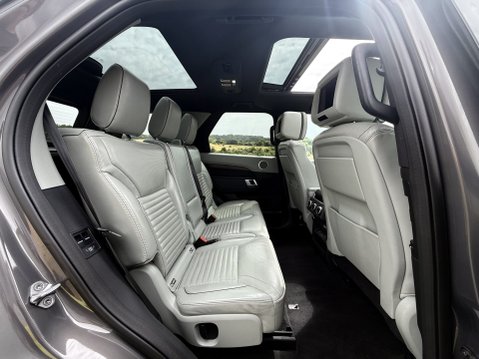 Land Rover Discovery TD6 HSE LUXURY 32