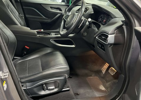 Jaguar F-Pace 2.0 P250i Chequered Flag SUV 5dr Petrol Auto AWD Euro 6 (s/s) (250 ps) 10