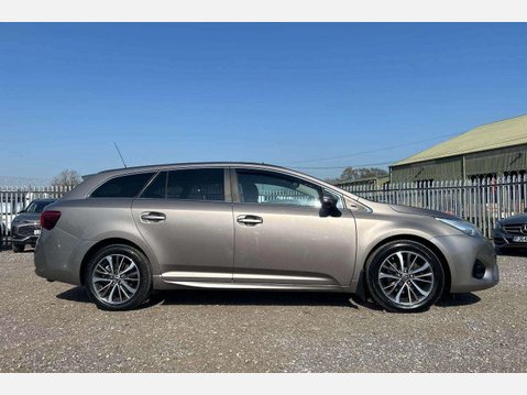 Toyota Avensis 1.6 D-4D Business Edition Plus Touring Sports Euro 6 (s/s) 5dr 9