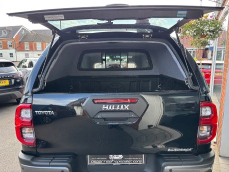 Toyota Hilux 2.8 D-4D Invincible X Pickup Double Cab 4dr Diesel Auto 4WD Euro 6 (204 ps) 18