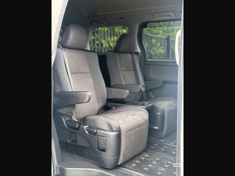 Toyota Alphard 2.4 HYBRID 17
