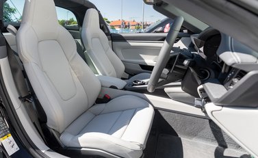 Porsche 911 (992) Targa 4S 14